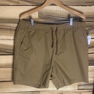 NWT Old Navy 7” flexible Jogger Shorts tan size large drawstring waist